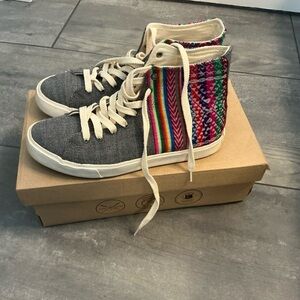 inkkas Gray Canvas High-Top Sneakers with Multicolor Ethnic Stripe Panels